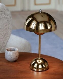 &Tradition Flowerpot VP9 Table Lamp, Brass